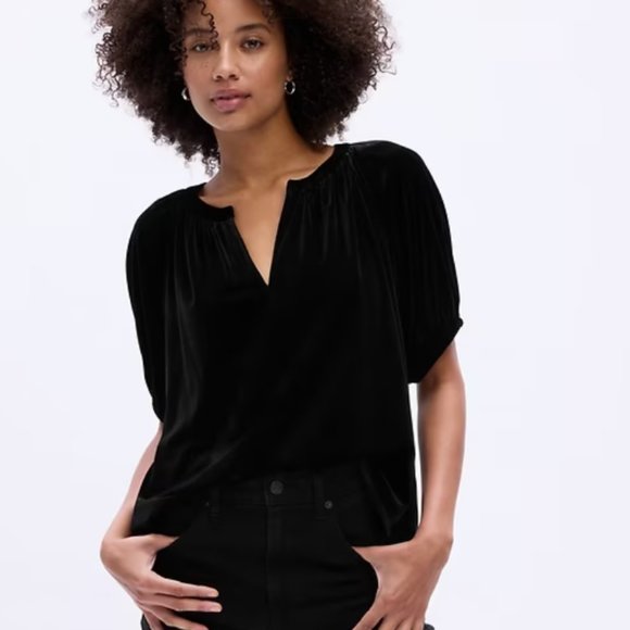 726. LARGE - GAP - Black Relaxed Velvet Splitneck Top NEW $50 msrp - Picture 2 of 4
